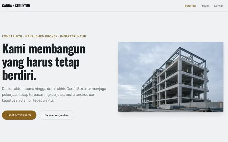 Halaman depan Garda Struktur: judul tebal “Kami membangun yang harus tetap berdiri” di sebelah foto gedung beton yang sedang dibangun